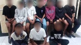 10 orang terduga pelaku dalam pengeroyokan  di sebuah Kos-kosan di Jl. RM Panji Anom, Kelurahan Pagutan Timur, Kecamatan Mataram, Senin (12/05/2025) diamankan Polresta Mataram. Foto (Polresta Mataram)