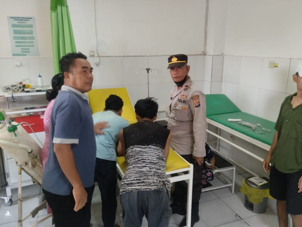 Korban Balita inisial R saat dibawa ke Puskesmas Tanjung Karang. Rabu (14/05/2025). Foto (Humas Polresta Mataram). 