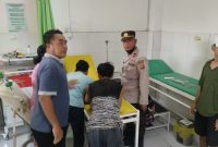 Korban Balita inisial R saat dibawa ke Puskesmas Tanjung Karang. Rabu (14/05/2025). Foto (Humas Polresta Mataram). 