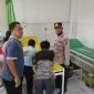 Korban Balita inisial R saat dibawa ke Puskesmas Tanjung Karang. Rabu (14/05/2025). Foto (Humas Polresta Mataram). 