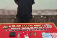Terduga MH (28), warga Kecamatan Ampenan, berhasil diamankan di rumahnya di Lingkungan Otak Desa, Kelurahan Dayan Peken, Kecamatan Ampenan, Kota Mataram, Rabu (14/05/2025). Foto (Humas Polresta Mataram).