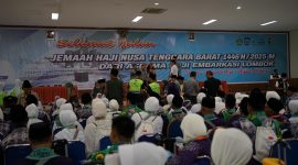 Pelepasan Calon jamaah Haji NTB Kloter 7 di gedung Bir Ali Asrama Haji Embarkasi Lombok. Foto (PLN NTB)