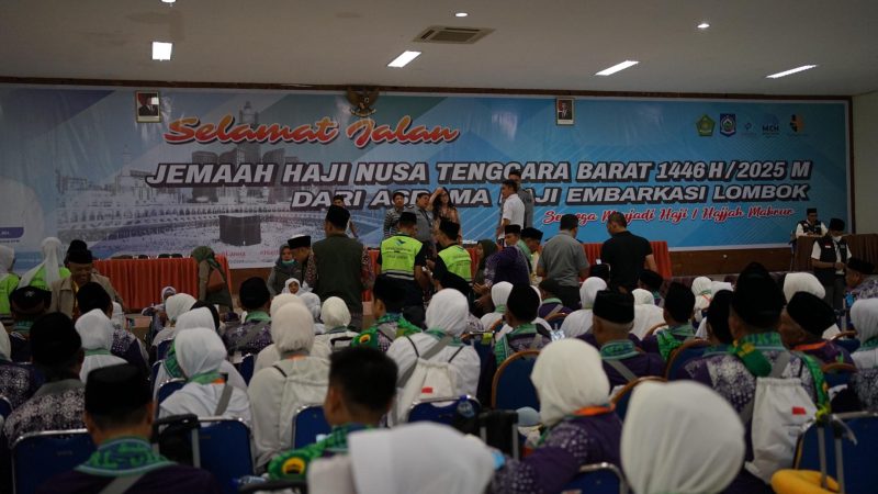 Pelepasan Calon jamaah Haji NTB Kloter 7 di gedung Bir Ali Asrama Haji Embarkasi Lombok. Foto (PLN NTB)