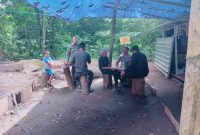 R Bin AG (57) seorang warga Malaysia meninggal dunia setelah terjatuh ke jurang sedalam 100 meter saat melakukan pendakian ke Gunung Rinjani lewat jalur Torean Dusun Torean, Desa Loloan, Kecamatan Bayan Kabupaten Lombok Utara. Sabtu (3/05/2025).