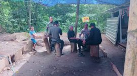 R Bin AG (57) seorang warga Malaysia meninggal dunia setelah terjatuh ke jurang sedalam 100 meter saat melakukan pendakian ke Gunung Rinjani lewat jalur Torean Dusun Torean, Desa Loloan, Kecamatan Bayan Kabupaten Lombok Utara. Sabtu (3/05/2025).