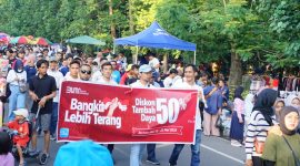 PLN NTB mensosialisasikan program Promo Tambah Daya Diskon 50% di acara car free day Udayana. Minggu (18/05/2025). Foto (PLN NTB)
