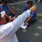 Asisten II Setda Provinsi NTB, Lalu Muhamad Faozal saat menemui massa aksi di depan Kantor Gubernur NTB. Selasa (20/05/2025). Foto (Dedi Suhadi/gontb)
