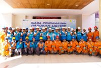GM PLN UIW NTB, Sri Heny Purwati, Jajaran Manajemen PLN UIW NTB, dan petugas siaga siap untuk kelistrikan Idul Adha 1446H. Foto (doc.pln NTB).