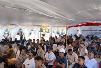 Pelaksanaan Groundbreaking Gudang Pangan Polri yang digelar bersamaan dengan Panen Raya Serentak di Kecamatan Moyo Utara, Kabupaten Sumbawa, Nusa Tenggara Barat (NTB), Kamis (5/6). Kegiatan ini turut terhubung secara virtual dengan Presiden Republik Indonesia dan Kapolri, menandai langkah nyata dalam memperkuat ketahanan pangan nasional. Foto (PLN NTB)