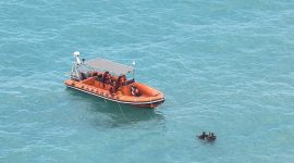 Tim SAR Mataram saat melakukan Evakuasi Korban Fazahurrahman (17), remaja asal Desa Darek yang dilaporkan hilang terseret ombak saat mandi di Pantai Ketapak, Desa Selong Belanak, Kecamatan Praya Barat. Foto (Doc.SAR Mataram).