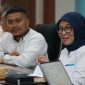 General Manager PLN UIW NTB, Sri Heny Purwanti saat membahas pengembangan energi hijai kepada Gubernur NTB. Foto (Humas PLN NTB).