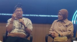 Ketua Majelis  Adat Sasak (MAS) Lalu Sajim Sastrawan bersama Direktur institut perempuan untuk perubahan sosial (inspirasi) NTB, Nurjanah saat bincang Kamisan di Kantor Gubernur, Kamis 26 Juni 2025. Foto (Dedi Suhadi)