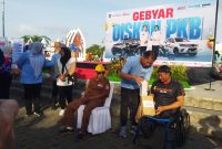 Gubernur NTB Lalu Muhamad Iqbal launching program diskon pajak kendaraan bermotor di Teras Udayana Mataram, Minggu 29 Juni 2025. Foto (Dedi Suhadi)