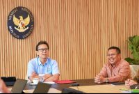 Bupati Lombok Barat H. Lalu Ahmad Zaini (kanan) bertemu Menteri Kesehatan Budi Gunadi Sadikin, di Kantor Kementerian Kesehatan, Jakarta, Senin, 14 Juli 2025.