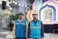 Manager PLN ULP Praya, Rezha Muhabid (kanan) saat meninjau langsung gelaran Musabaqah Tilawatil Qur’an (MTQ) Ke-31 Tingkat Kabupaten Lombok Tengah yang digelar di Masjid Agung Praya. Foto (PLN NTB)