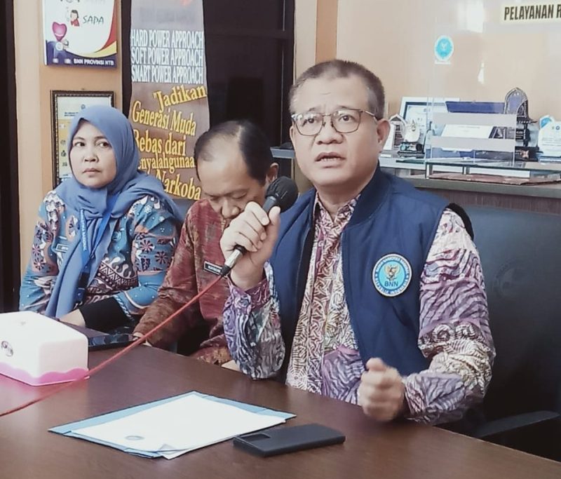 Kepala BNN NTB, Marjuki saat konferensi pers, Selasa 14 Juli 2025. Foto (Dedi Suhadi/gontb).