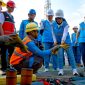 General Manager PLN UIW NTB, Sri Heny Purwanti,usai Apel melihat langsung kesiapan seluruh personel yang akan bertugas di Fornas VIII Nusa Tenggara Barat. Foto (PLN NTB)