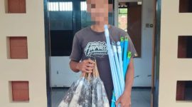 Terduga pelaku MRA (25), warga Kelurahan Dasan Cermen, Kecamatan Sandubaya, kembali harus berurusan dengan hukum setelah diduga melakukan aksi pencurian di sebuah sekolah dasar. Foto (Polresta Mataram).
