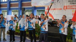 Gubernur NTB, Dr. H. Lalu Muhamad Iqbal didampingi Wakil Gubernur Indah Dhamayanti Putri, SE., M.IP. secara resmi melepas Kontingen NTB untuk mengikuti FORNAS ke VIII yang berlangsung di Gelanggang Pemuda Mataram, Kamis (24/7/2025). Foto (Diskominfotik NTB).