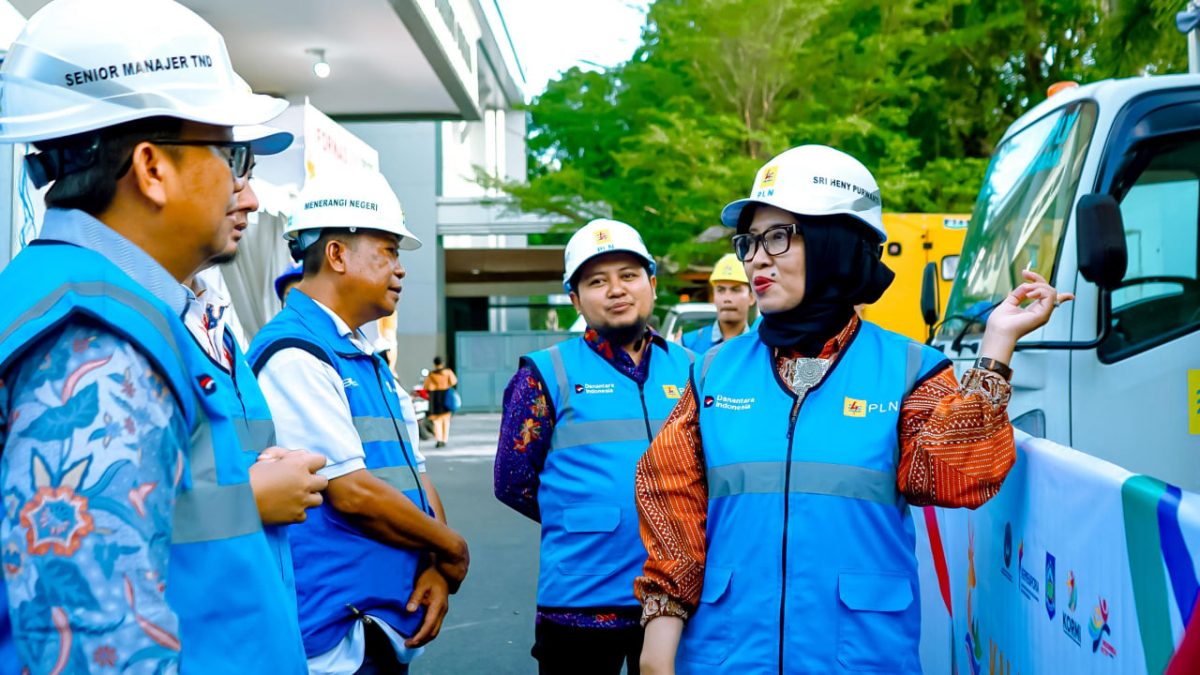 General Manager PT PLN (Persero) Unit Induk Wilayah Nusa Tenggara Barat (UIW NTB), Sri Heny Purwanti, melakukan inspeksi langsung lokasi utama pelaksanaan Festival Olahraga Masyarakat Nasional (FORNAS) VIII Tahun 2025 di Mataram, NTB. Jumat (25/07/2025).