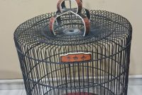 Barang bukti Sangkar Burung Murai Batu yang curi terduga pelaku AA. Foto (Polresta Mataram).