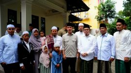 Foto bersama Wakil Presiden (Wapres) Republik Indonesia, Gibran Rakabuming Raka bersama sejumlah tokoh ulama dan Pimpinan Pondok Pesantren. (Doc. Istimewa)