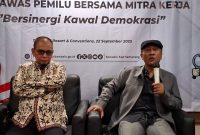 (Kanan) Anggota Komisi II DPR RI dari daerah pemilihan (dapil) NTB II Pulau Lombok, H. Fauzan Khalid. Foto (Doc.Ist)