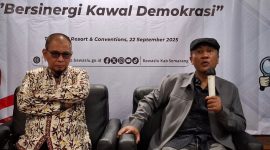 (Kanan) Anggota Komisi II DPR RI dari daerah pemilihan (dapil) NTB II Pulau Lombok, H. Fauzan Khalid. Foto (Doc.Ist)