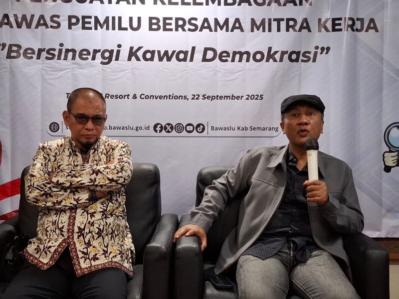 (Kanan) Anggota Komisi II DPR RI dari daerah pemilihan (dapil) NTB II Pulau Lombok, H. Fauzan Khalid. Foto (Doc.Ist)