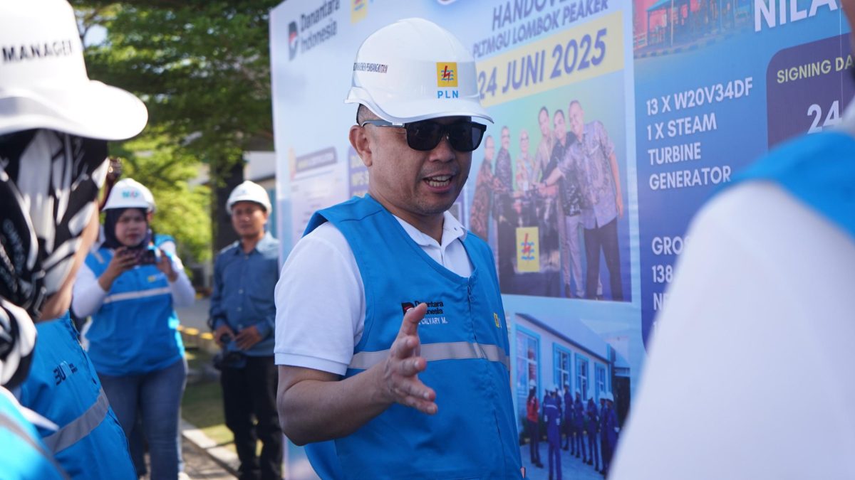 Direktur Manajemen Pembangkitan PT PLN (Persero), Rizal Calvary Marimbo, melakukan kunjungan kerja ke sejumlah aset strategis pembangkitan di Nusa Tenggara Barat. Sabtu (27/09/2025). Foto (PLN NTB)
