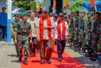 Gubernur NTB Dr. Lalu Muhamad Iqbal mendampingi Menteri Pertahanan RI, Menteri Kesehatan RI dan Panglima TNI meninjau pembangunan Batalyon Infanteri Teritorial Pembangunan 835/Samota Yudha Bakti di Desa Kerekeh, Kecamatan Unter Iwis, Kabupaten Sumbawa Besar (18/10/2025). Foto (Pemprov NTB).