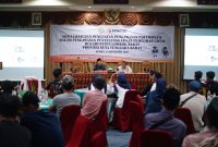 Anggota DPR RI dari daerah pemilihan (dapil) Pulau Lombok, H, Fauzan Khalid saat menjadi narasumber kegiatan sosialisasi dan penguatan pengawasan partisipatif dalam pengawasan penyelenggaraan pemilihan umum bersama Bawaslu, di Senggigi, Lombok Barat, NTB, Jumat (24/10/2025).