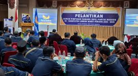 pelantikan Dewan Pimpinan Cabang (DPC) Partai NasDem se-Kabupaten Lombok Barat Periode 2025-2029 di Senggigi, Lombok Barat, NTB, Jumat (24/10/2025).
