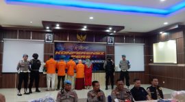 Kepolisian Resor Lombok Barat menggelar konferensi pers terkait penetapan kelima tersangka dalam pembunuhan Brigadir Esco Faska Rely. Foto (Ramli/gontb)
