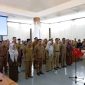 Bupati Lombok Barat H. Lalu Ahmad Zaini (Laz) mengukuhkan tim Koordinasi Penanggulangan Kemiskinan yang berlangsung di Aula Utama Bupati, Kantor Bupati Lombok Barat, Senin (20/10/2025). Foto (Ramli/gontb).