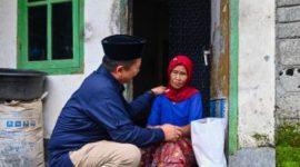 Gubernur Lalu Muhamad Iqbal turun ke desa-desa miskin untuk melihat dari dekat kondisi masyarakat. Pemprov NTB meluncurkan program Desa Berdaya untuk mengatasi kemiskinan. Foto (Doc.Ist)