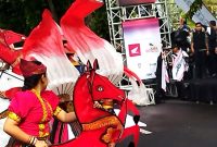 Tarian Jaran Endot garapan koreografer Lalu Suryadi Mulawarman. Foto (Dedi Suhadi/gontb)