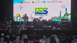 Gubernur NTB, Lalu Muhamad Iqbal menutup Indonesia Ekonomi Syariah (IES) di Islamic Center Mataram, Minggu malam.26 Oktober 2025. Foto (Dedi Suhadi/gontb).