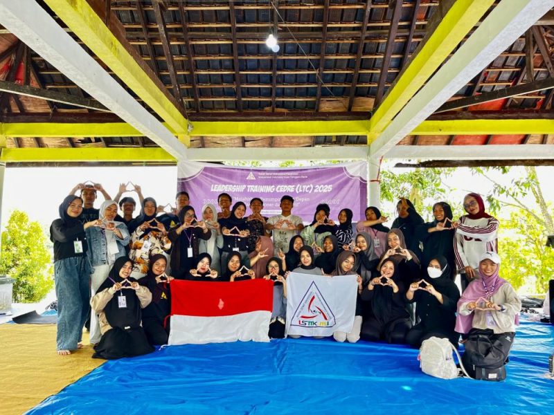 ISMKMI Wilayah NTB menyelenggarakan Leadership Training Cedre bagi seluruh mahasiswa baru Program Studi Kesehatan Masyarakat UNDIKMA angkatan 2025. Foto (Doc. Undikma)
