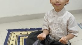 Cucunda Penulis Berdo'a usai melaksanakan Sholat.