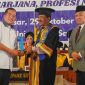 Gubernur Nusa Tenggara Barat (NTB) Dr. Lalu Muhamad Iqbal  menghadiri Rapat Terbuka Senat Universitas Samawa (Unsa) dalam rangka Wisuda Angkatan XXII Program Magister, Sarjana, Profesi Ners dan Diploma yang diadakan di Auditorium Unsa Sumbawa Besar. Rabu (29/10/2025).