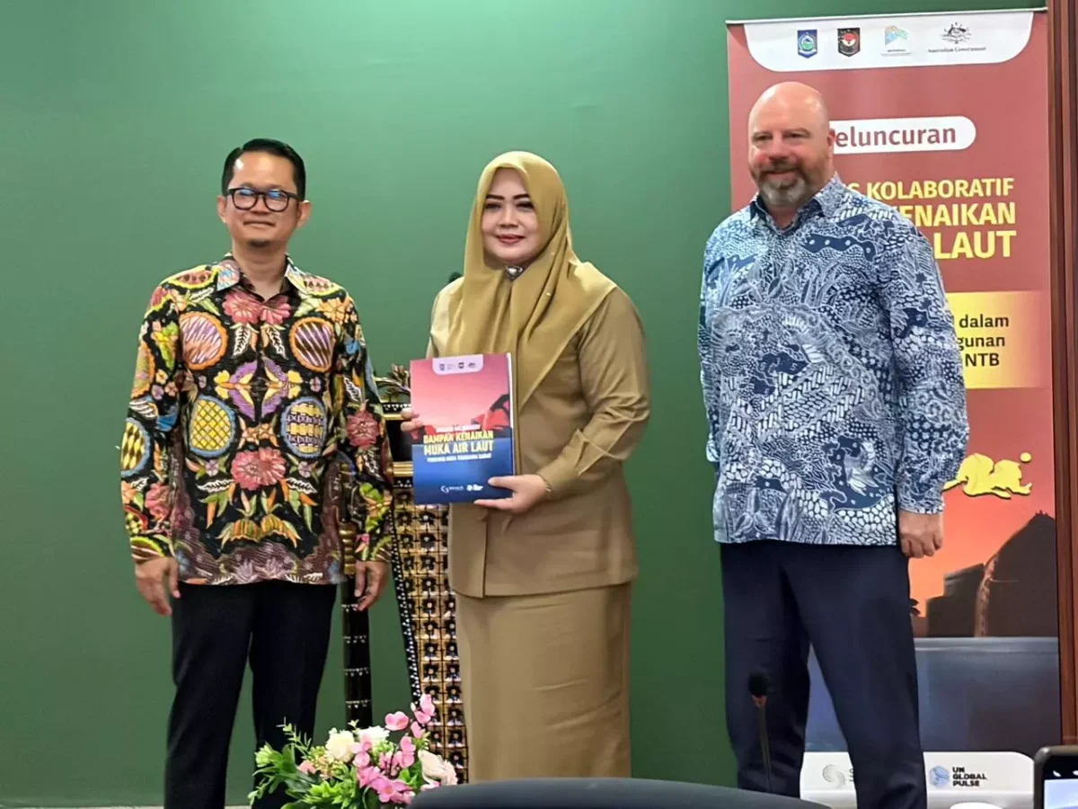 Acara peluncuran Studi Analisis Dampak Kenaikan Muka Air Laut dihadiri Wakil Gubernur NTB Hj. Indah Dhamayanti Putri, M.IP, Deputi Bidang Pemberdayaan Masyarakat Kependudukan dan Ketenagakerjaan PPN/Bappenas Maliki, serta Perwakilan Pemerintah Australia Simon Flores. Foto (PemprovNTB)