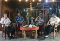 Kepala Dinas Komunikasi Informatika dan Statistik Provinsi (Diskominfotik), Yusron Hadi saat di Forum diskusi "Catatan Rakyat" yang digelar YIM Creative Center di Mataram, Jumat (07/11/2205).  