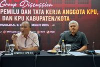 Anggota Komisi II DPR RI Fraksi NasDem, H. Fauzan Khalid saat menjadi narasumber focus group discussion (FGD) tentang prinsip penyelenggaraan pemilu dan tata kerja Anggota KPU, KPU Provinsi dan KPU Kabupaten/ Kota di Kuta Mandalika, Lombok Tengah, NTB, Jumat (07/11/2025).