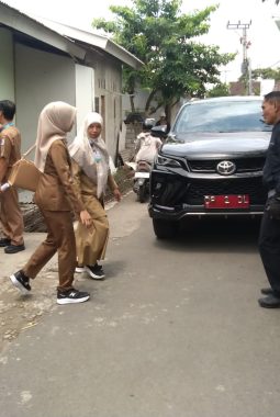 Wabup Lobar Cek Bantuan RTLH di Saribaye, Polsek Lingsar All Out Amankan