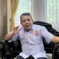 Ketua Komite Olahraga Nasional Indonesia (KONI) Kabupaten Lombok Barat (Lobar), Abubakar Abdullah, saat ditemui diruangannya, Sabtu (22/11/2025). Foto (Ramli/gontb). 