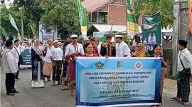 Kontingen Parisada Hindu Dharma Indonesia (PHDI) Kecamatan Lingsar yang tutut serta dalam Pawai Ta’aruf Musabaqah Tilawatil Qur’an (MTQ) ke-31 tingkat Kabupaten Lombok Barat yang digelar pada Sabtu (8/11/2025). Foto (Doc.Istimewa).