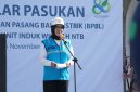 General Manager PLN UIW NTB, Sri Heny Purwanti saat memberikan pengarahan pada Apel Gelar Pasukan dan Peralatan Program Bantuan Pasang Baru Listrik (BPBL) Tahun 2025 di Mataram. Rabu 5 Nopember 2025. Foto (PLN NTB)