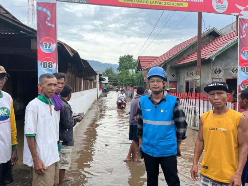PLN UIW NTB berhasil normalkan kelistrikan di Bima 100 Persen pasca dilanjada banjir. Foto (PLN NTB)