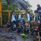 Bersama anak anak sekolah: Hari Menanam Pohon Indonesia 2025: PLN Tanam lebih dari 5.000 Pohon untuk Hijaukan Pesisir Lombok Timur.
